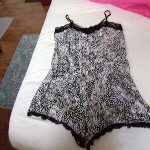 La SENZA Black and White Lace Chemise